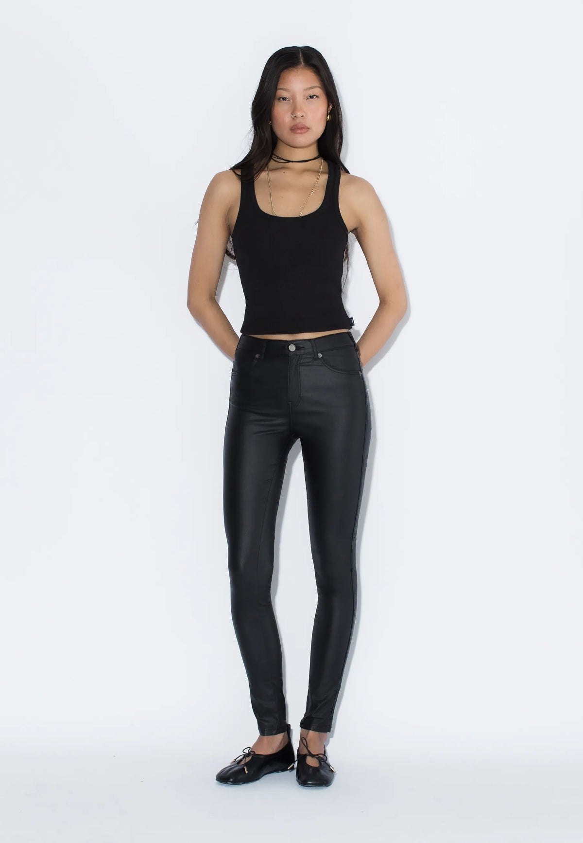 1920101A09_DrDenim_LexyMidSkinny_BlackMetal_Main_W1_3