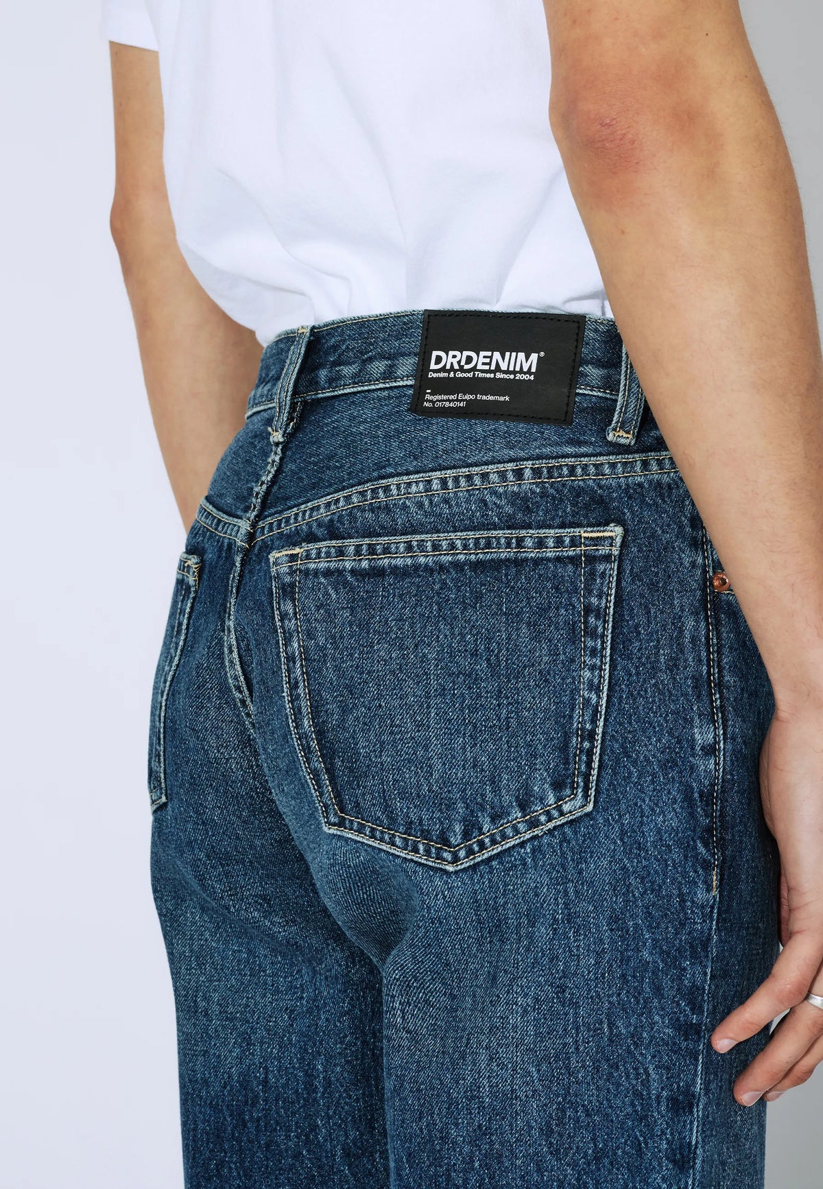 2010110L92_DrDenim_DashStraight_col_Main_M5_2