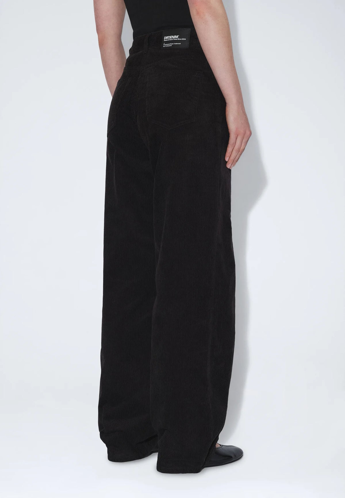 2230101102_DrDenim_DonnaHighRelaxed_BlackCord_main_W4_1