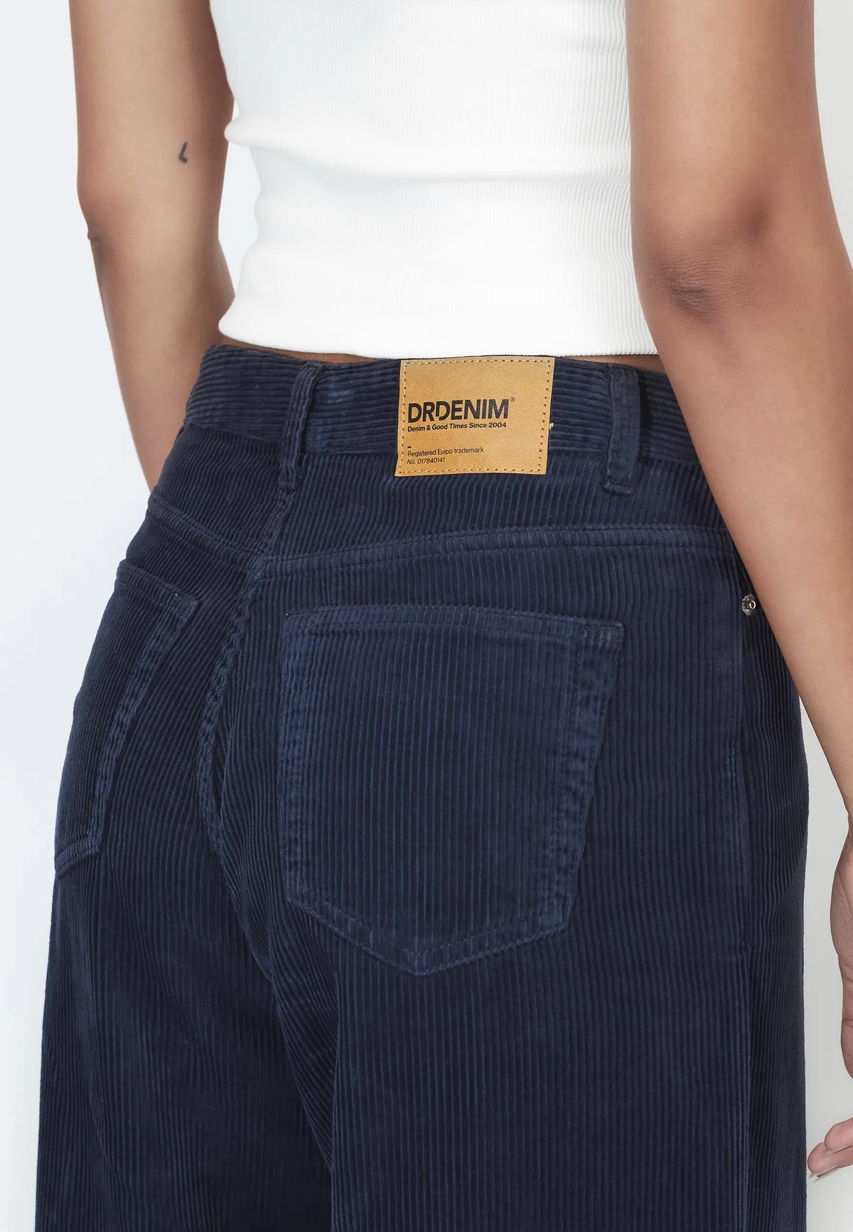 2230101213_DrDenim_DonnaHighRelaxed_NavyCord_Main_W5_2