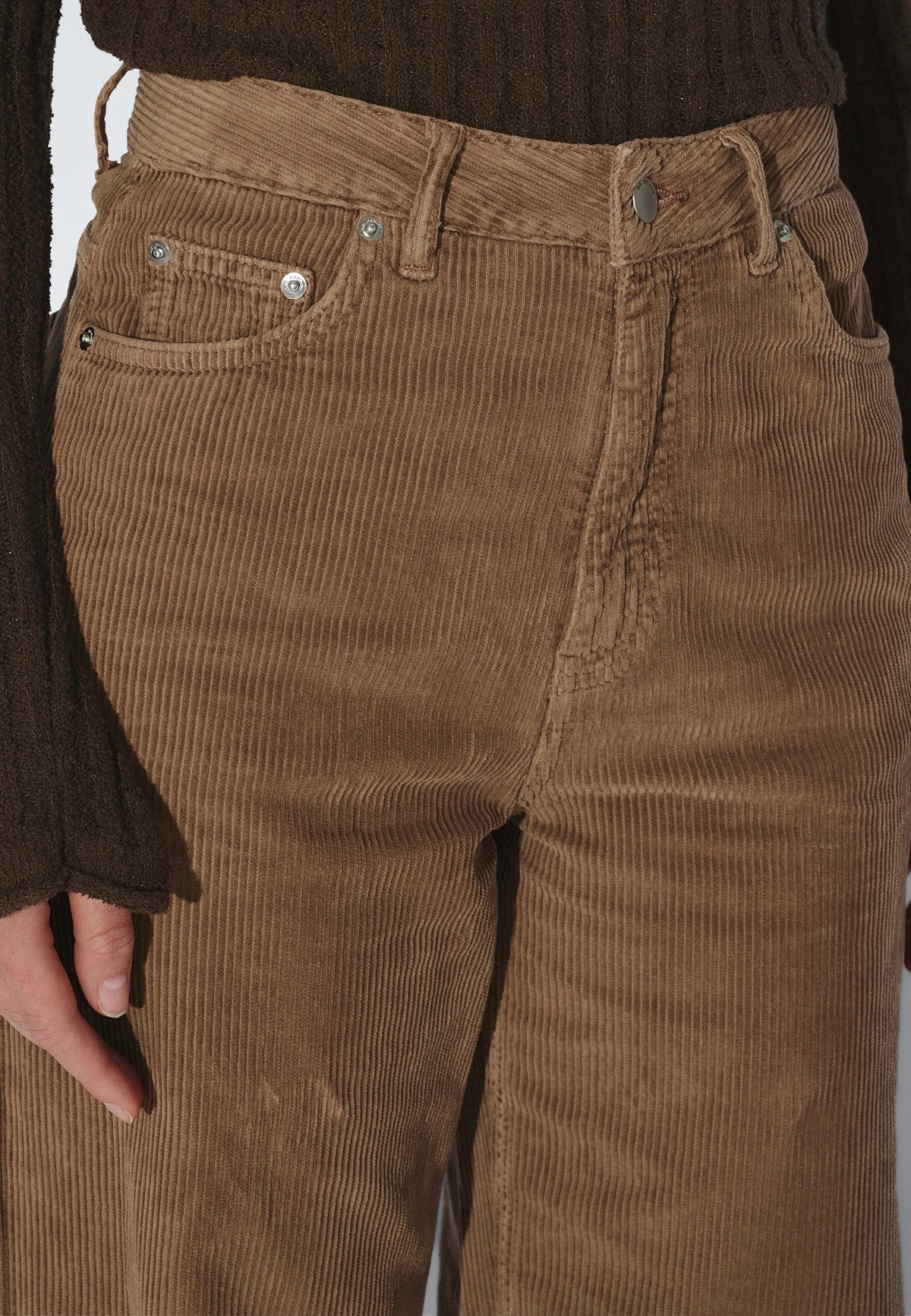 2230101BM6_DrDenim_DonnaHighRelaxed_WashedKhakiCord_main_W5_1