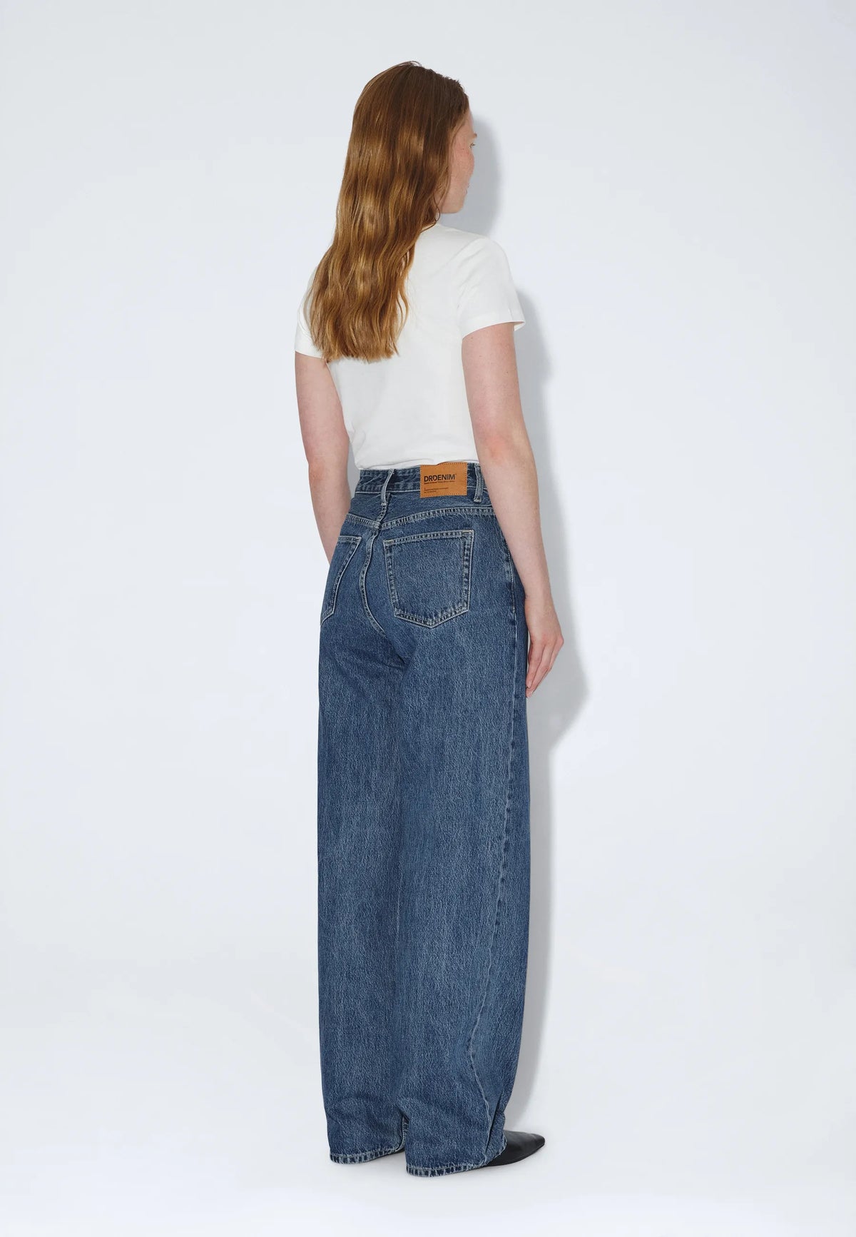2230101M07_DrDenim_DonnaHighRelaxed_DriftMidRetro_main_W2_1