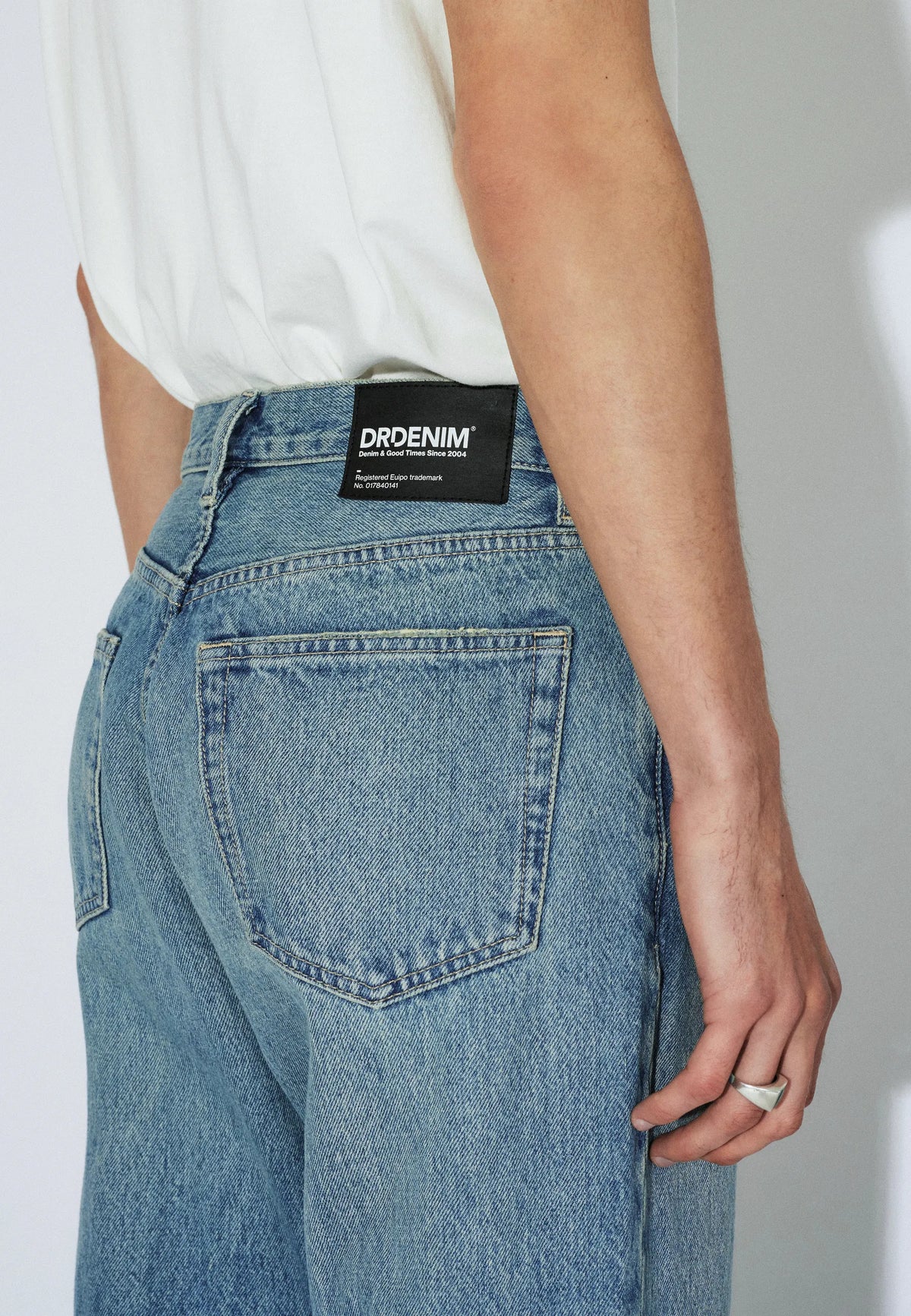 2430107M02_DrDenim_RiftWideBootcut_DriftSkyUsed_Main_M5_2
