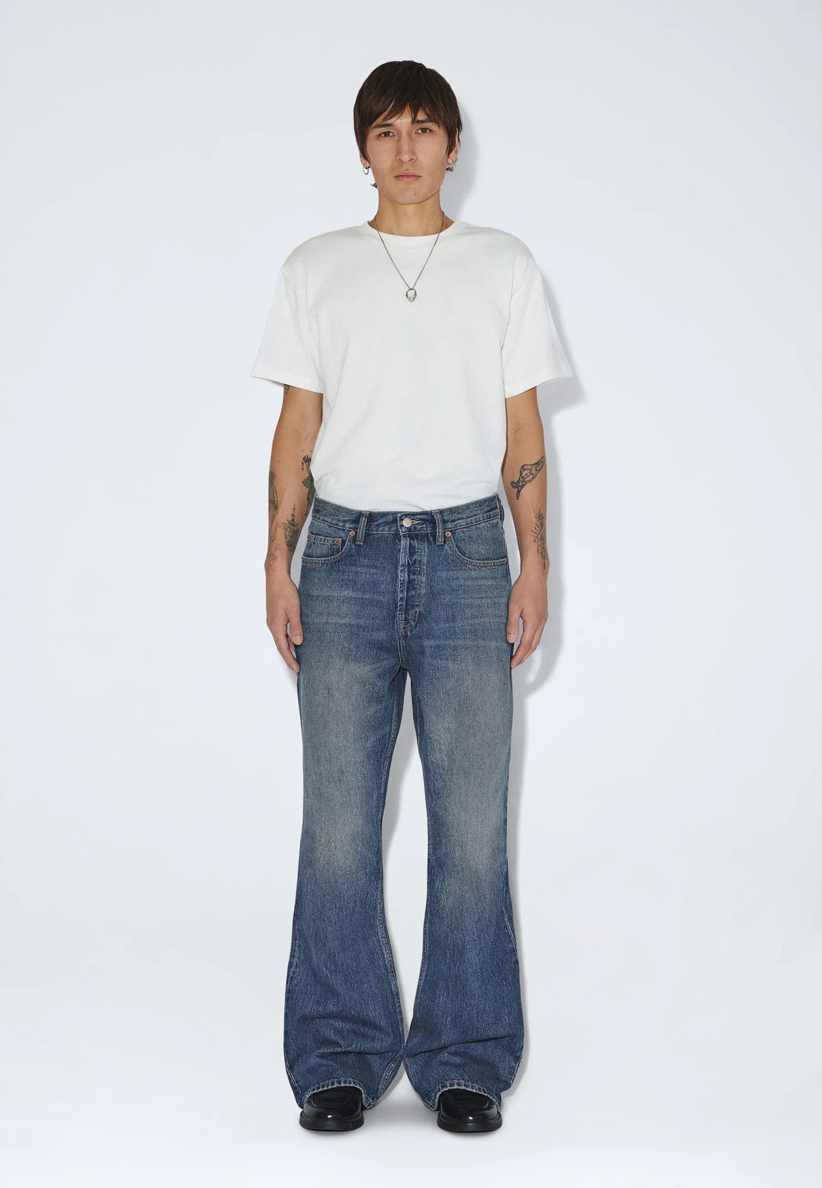 2430107M37_DrDenim_RiftWideBootcut_StreamMidFadeDirt_main_M1_1