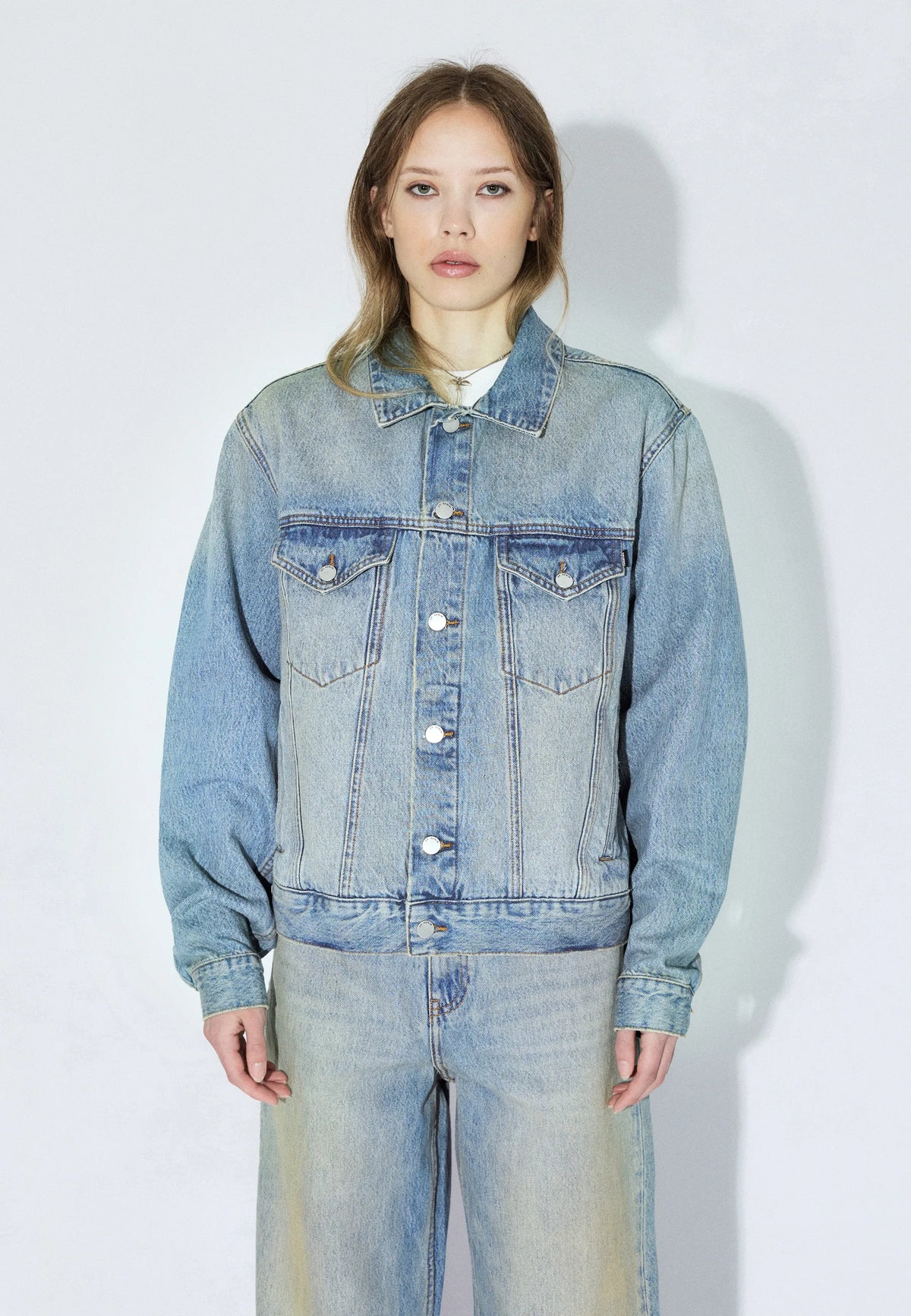 2431104L95_DrDenim_JoeyTruckerJacket_StreamSkyAged_Main_W3_1