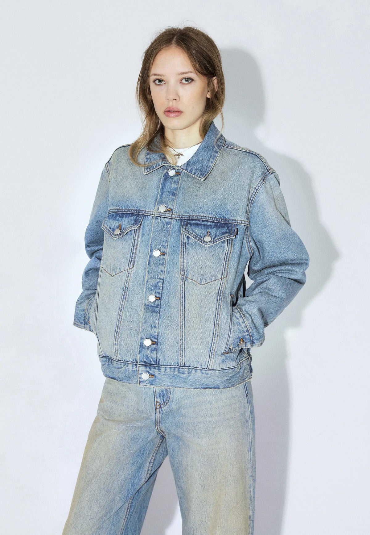2431104L95_DrDenim_JoeyTruckerJacket_StreamSkyAged_Main_W3_2
