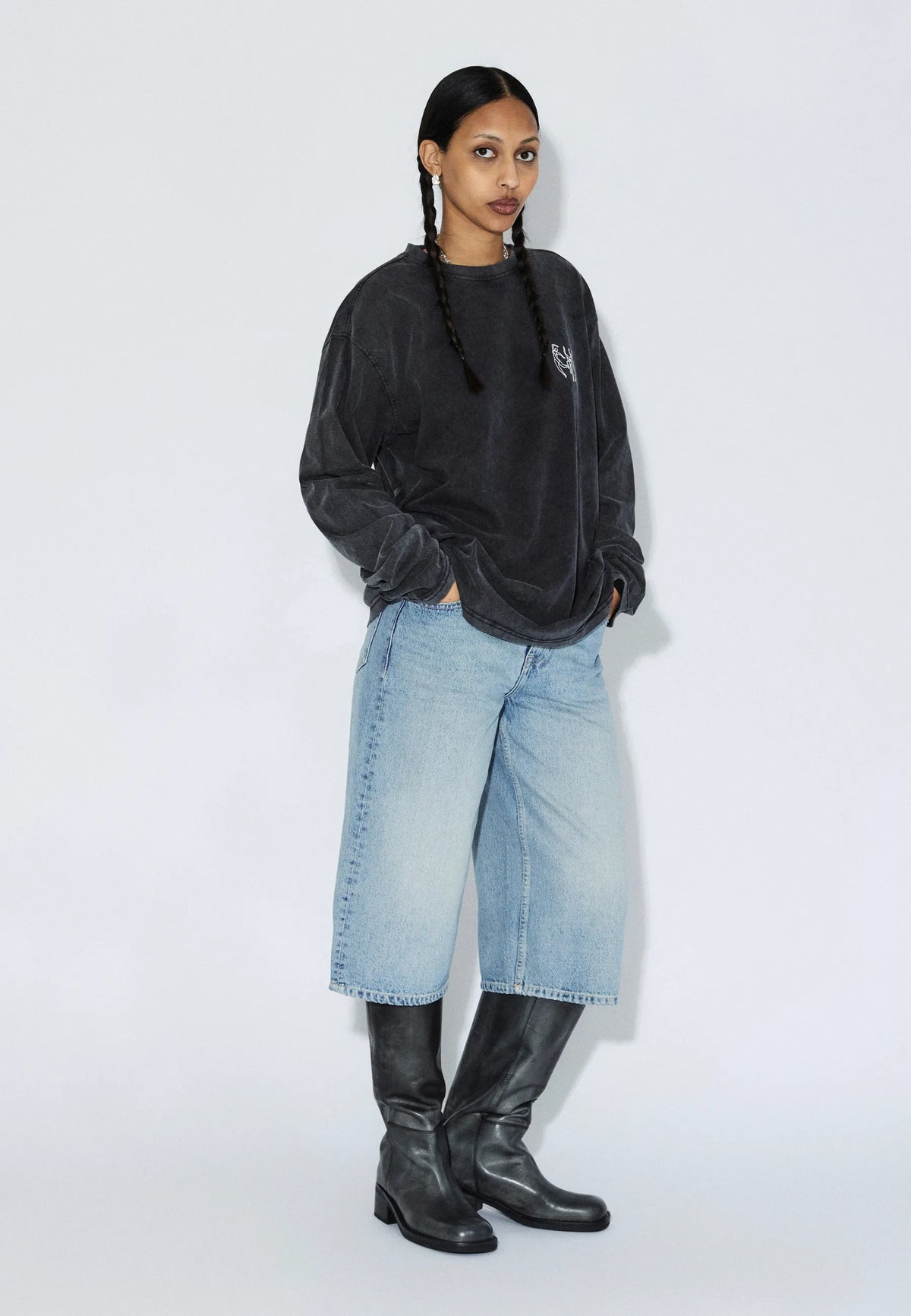 2530104M01_DrDenim_DaceMidWideCapri_DriftLightUsed_Main_W1_2