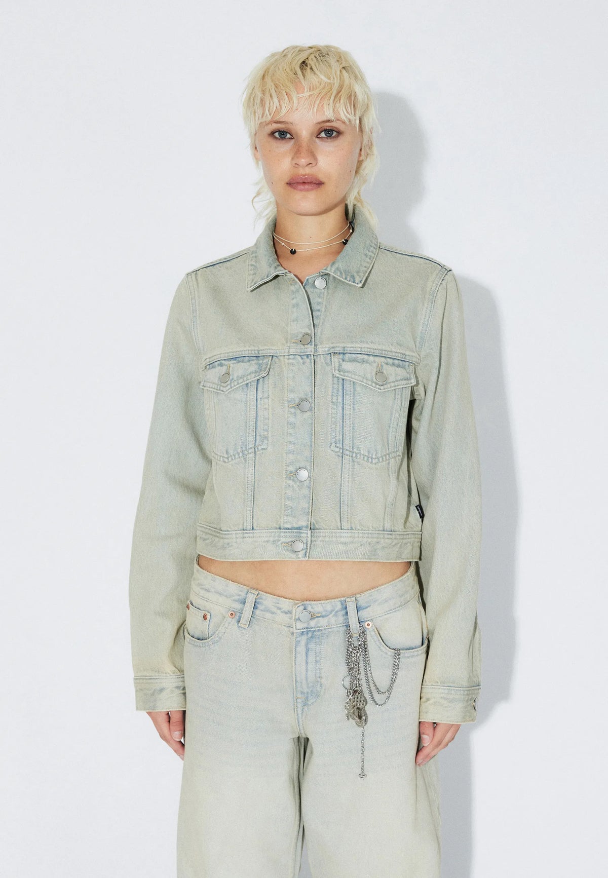2531102M12_DrDenim_BeckyJacket_StreamLightSand_Main_W3_1