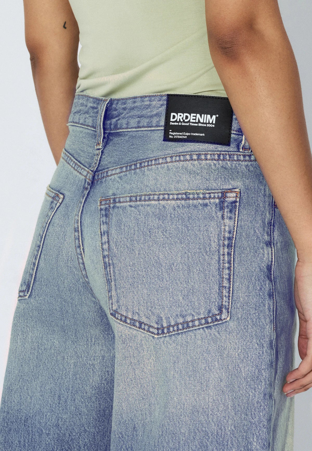 2610101L95_DrDenim_BreeShorts_StreamSkyAged_Main_W5_2
