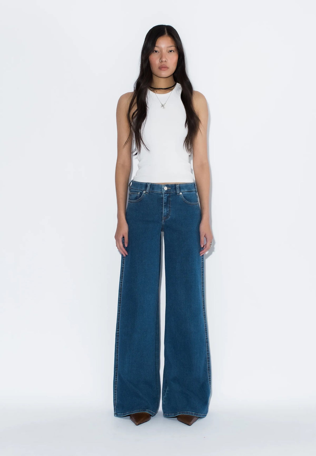 2610105V45_DrDenim_ZilaMidWide_ValeMidPlain_Main_W1_4