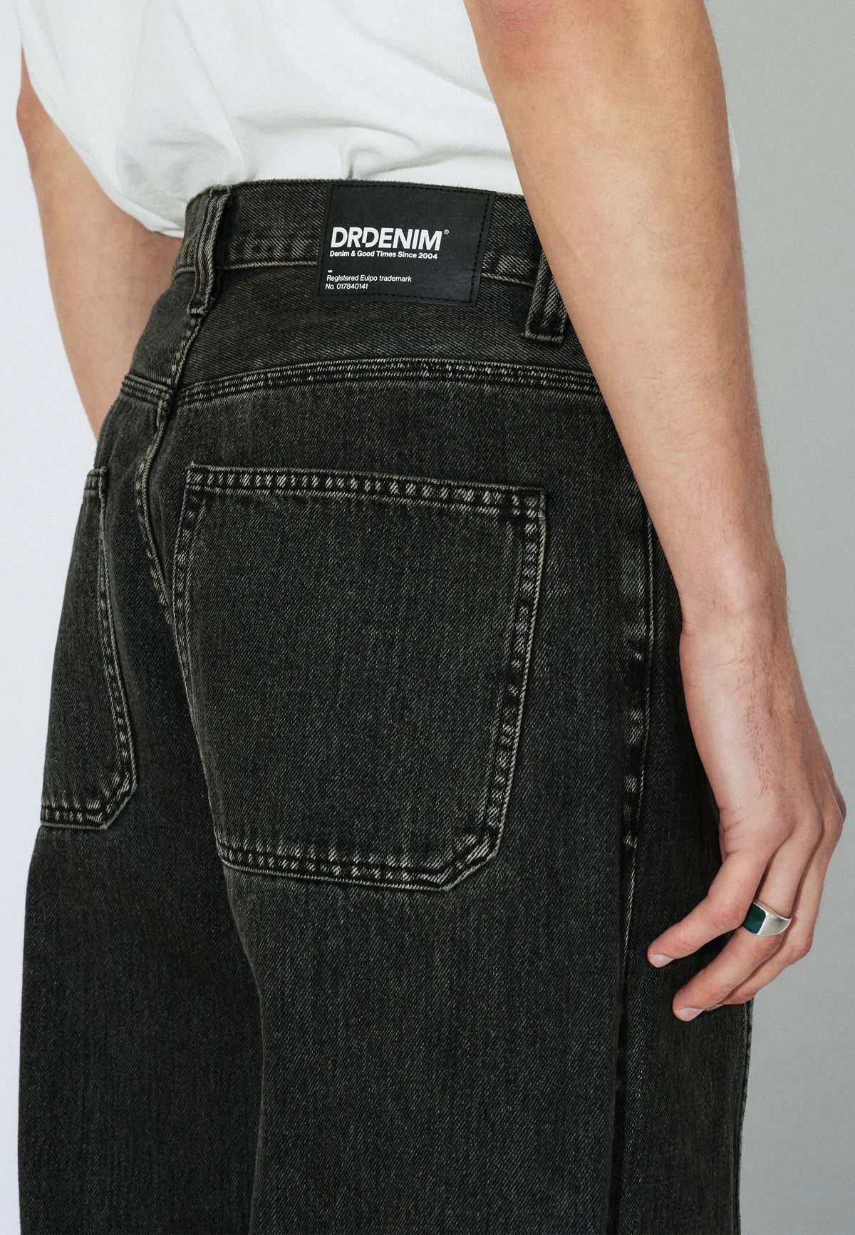 2610118V60_DrDenim_RykeWorker_AgedBlack_Main_M5_2