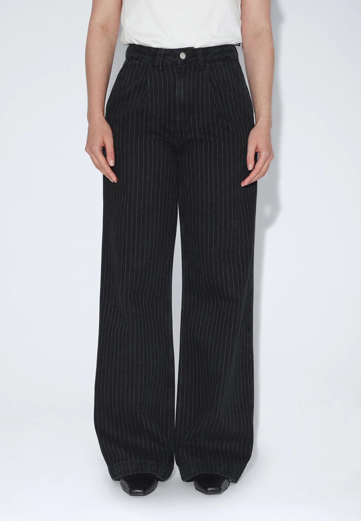 2630109BN6_DrDenim_RhueHighWidePleated_WashedBlackPinstripe_main_W3_1
