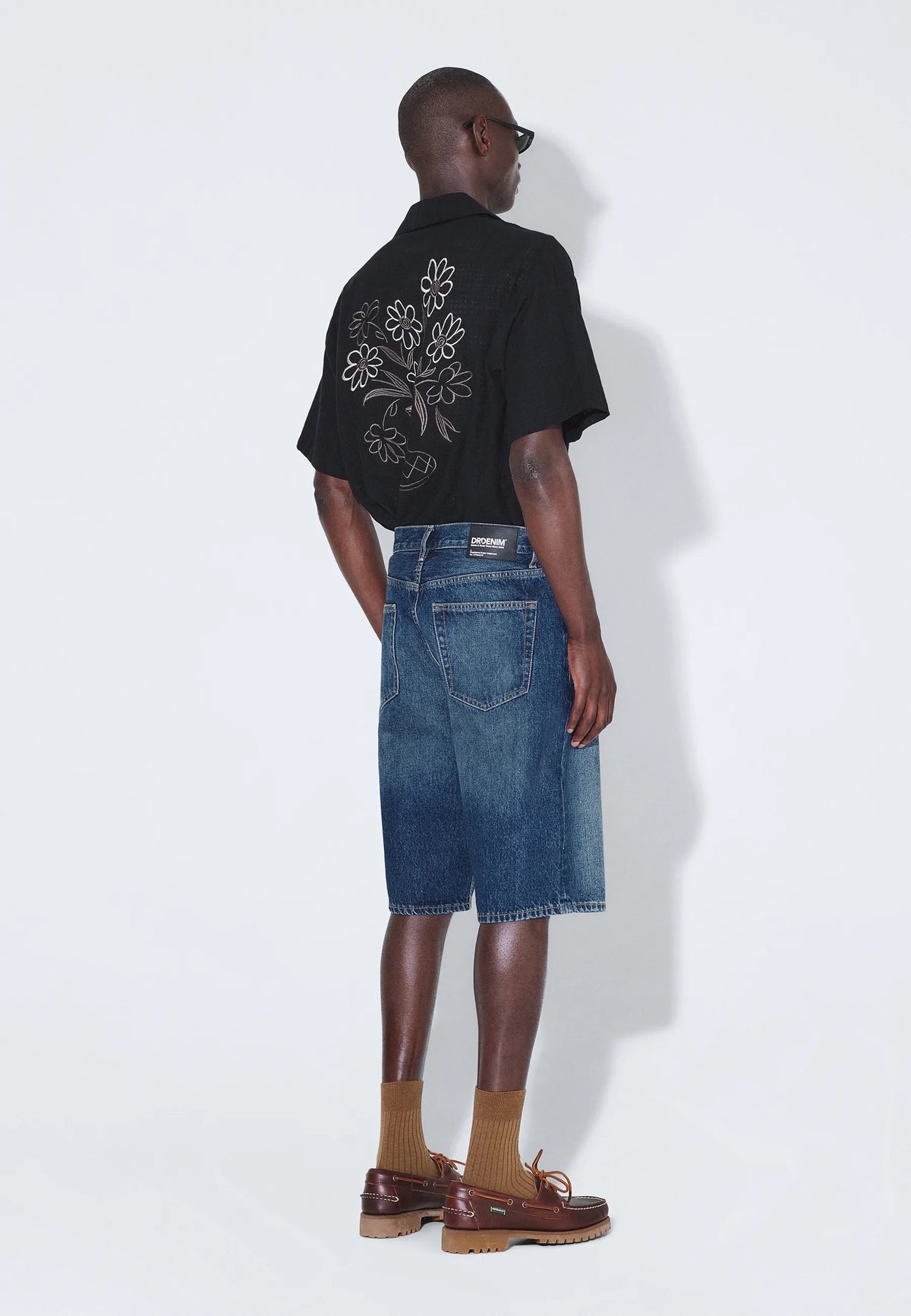 Omar_Shorts_Stream_Dark_Fade_00139