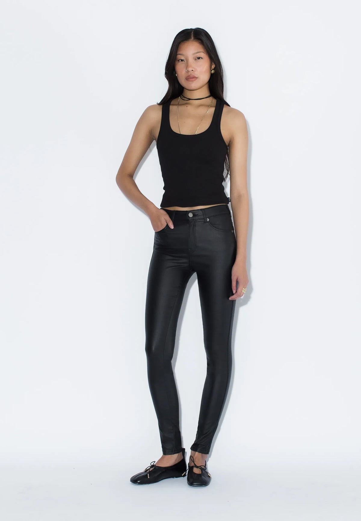 1920101A09_DrDenim_LexyMidSkinny_BlackMetal_Main_W1_4