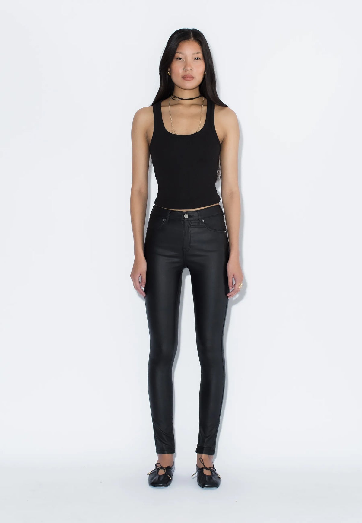 1920101A09_DrDenim_LexyMidSkinny_BlackMetal_Main_W1_5
