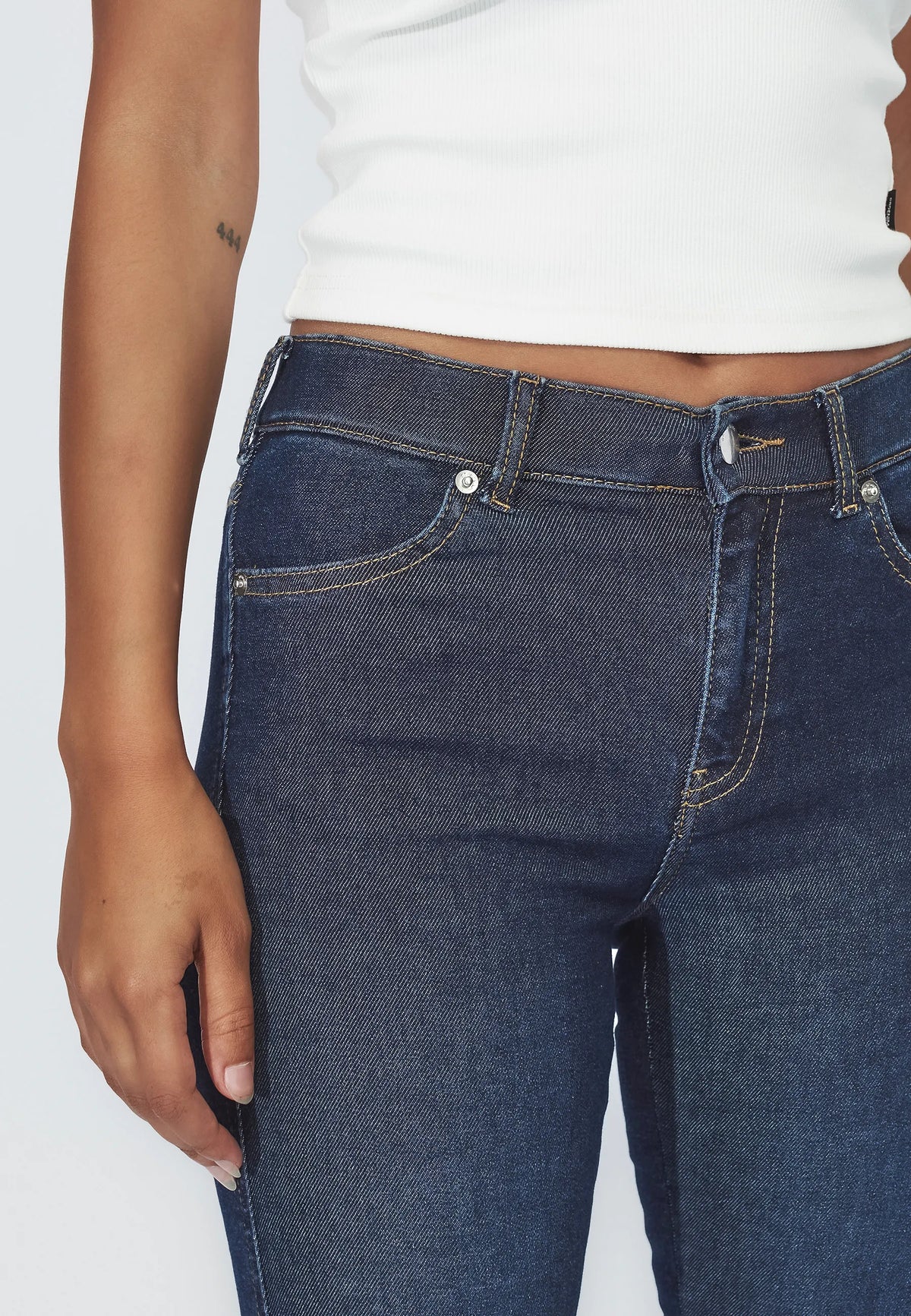 1920101J64_DrDenim_LexyMidSkinny_SheckDarkUsed_Main_W5_1