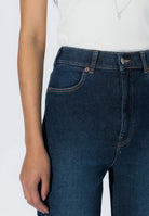 2130106U77_DrDenim_MoxyHighStraight_CapeDeepShade_Main_W5_1