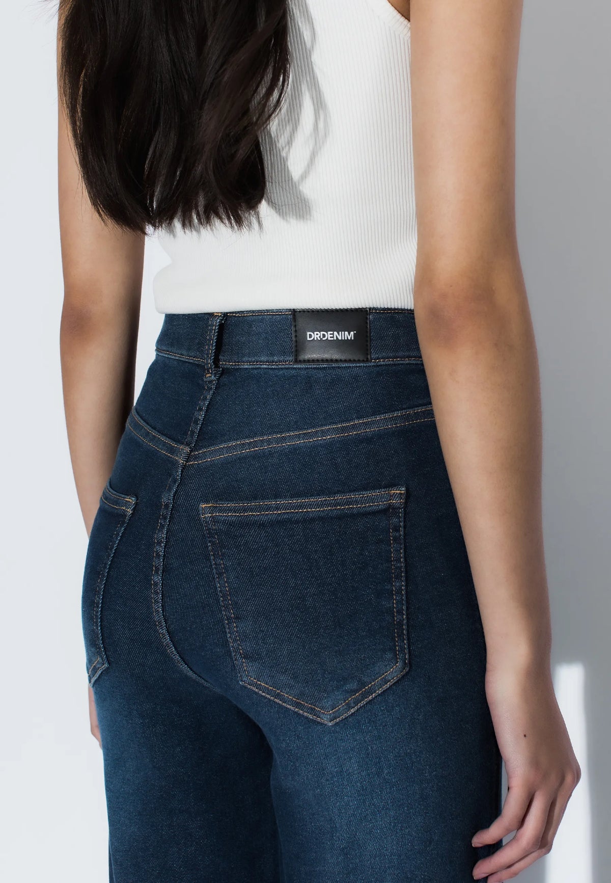2130106U77_DrDenim_MoxyHighStraight_CapeDeepShade_Main_W5_2