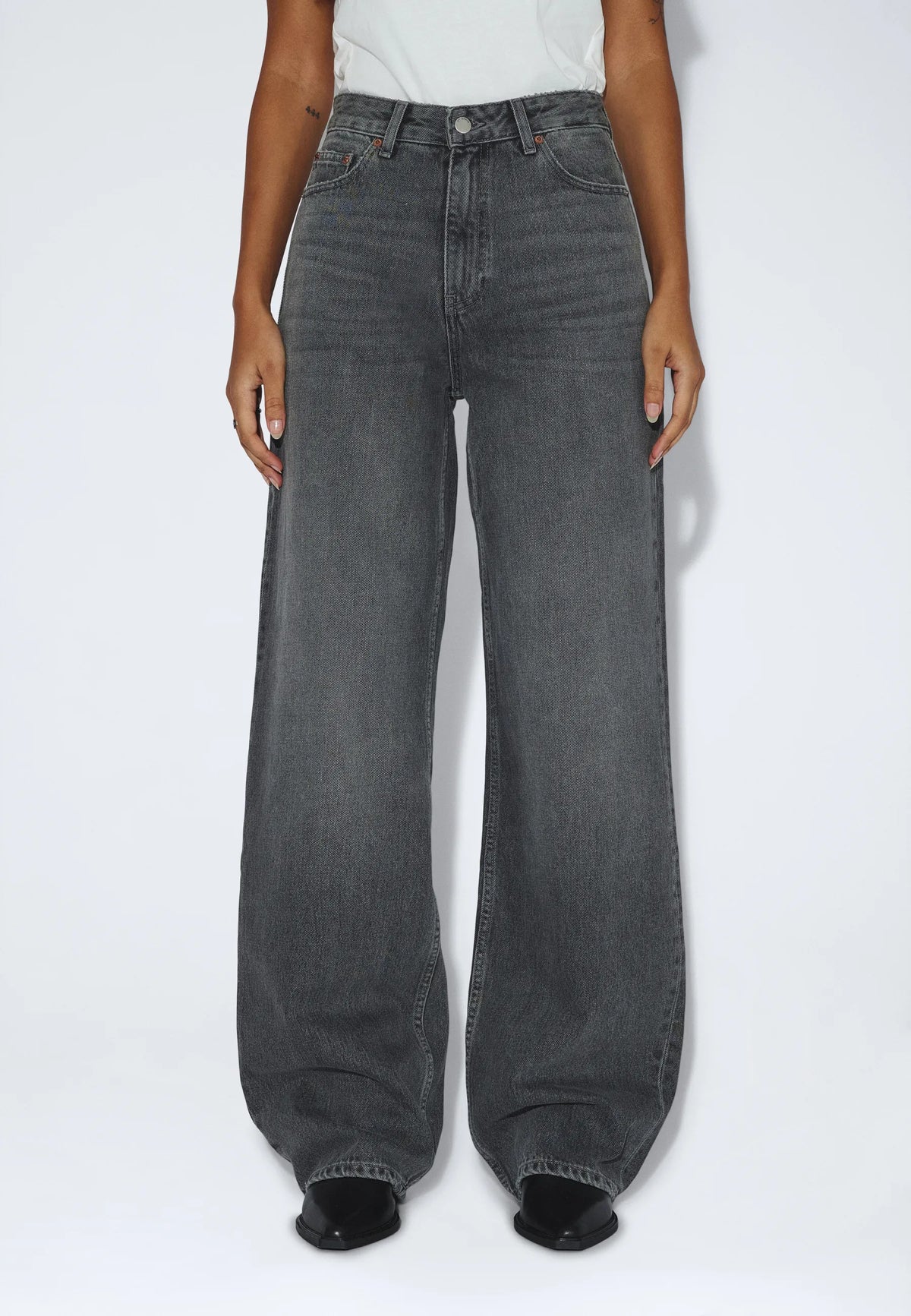 2230101184_DrDenim_DonnaHighRelaxed_MidGreyUsed_main_W3_1