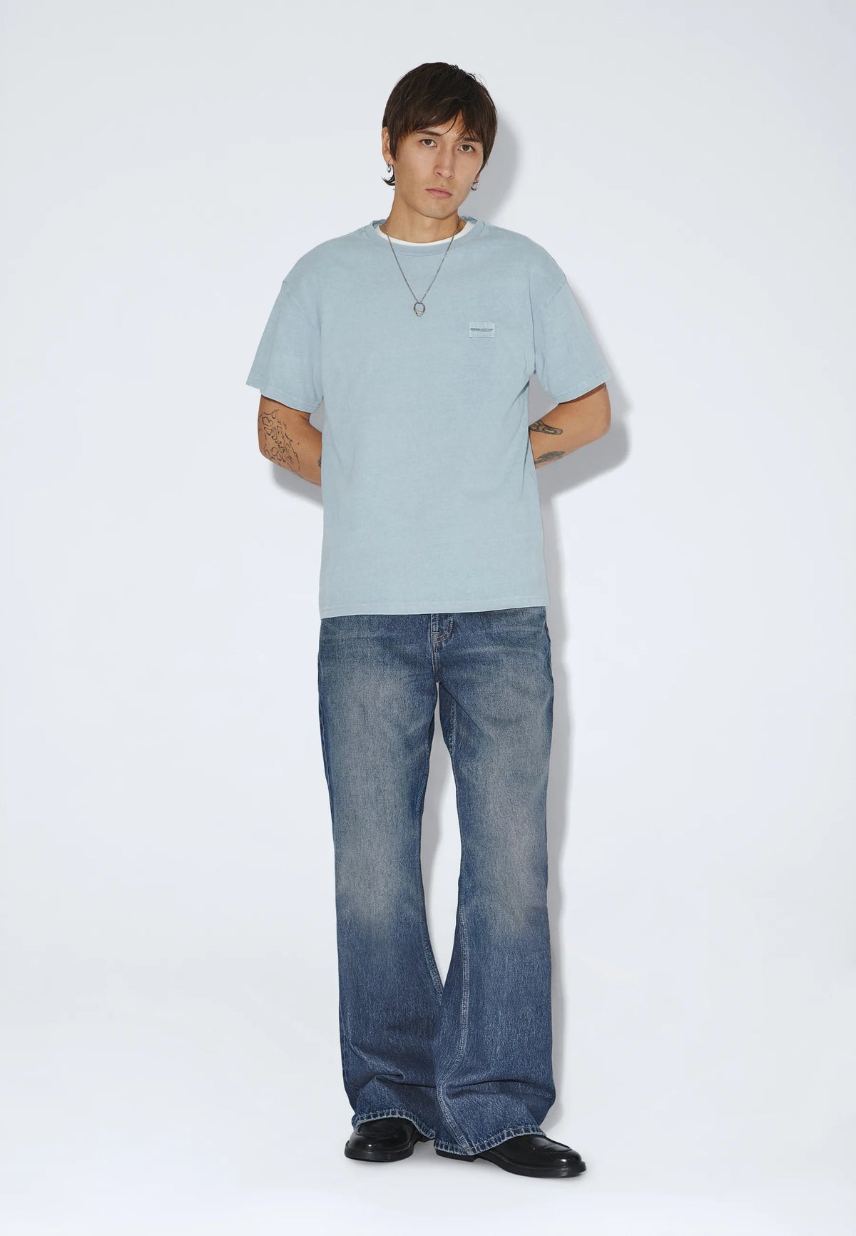 2430107M37_DrDenim_RiftWideBootcut_StreamMidFadeDirt_main_M1_4