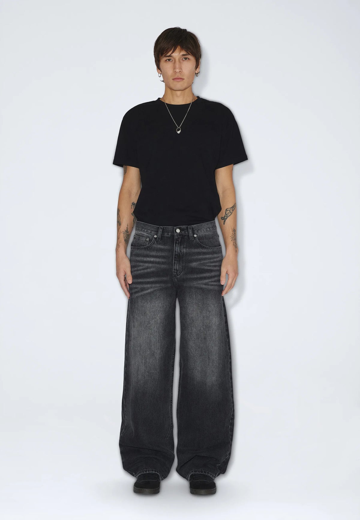 2530101034_DrDenim_CormacBaggy_BlackSpray_main_M1_1
