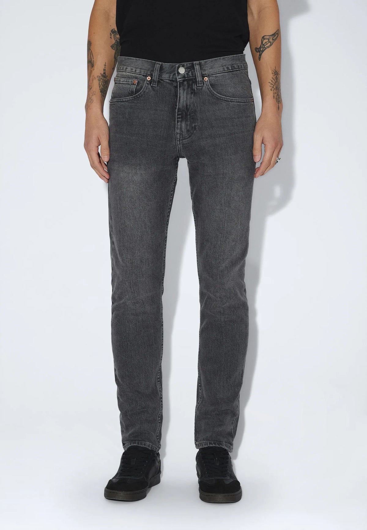 2610117L66_DrDenim_PypeSlim_TarMidGreyUsed_main_M3_1
