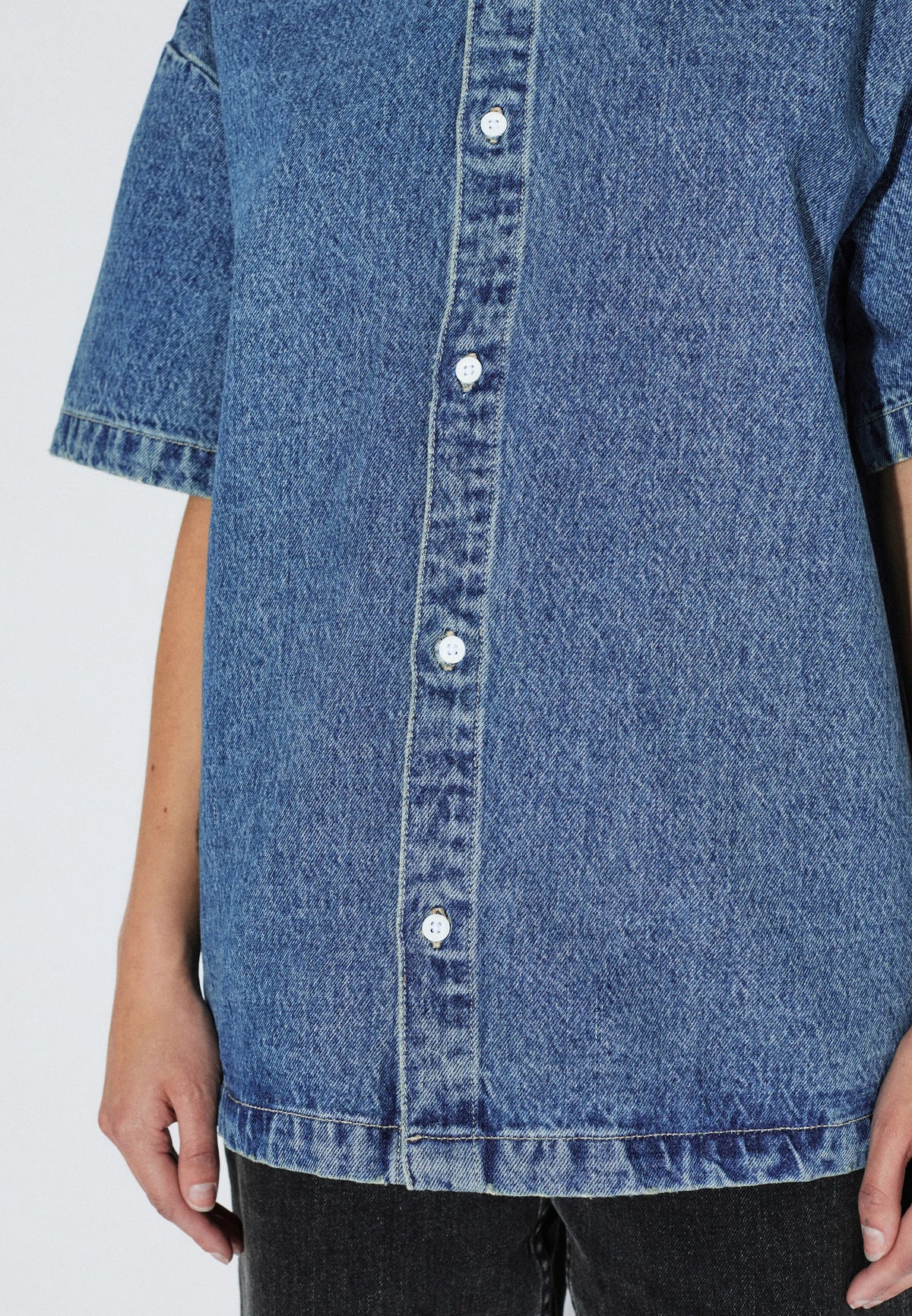 2611101M02_DrDenim_KyeShirt_DriftSkyUsed_Main_W5_2